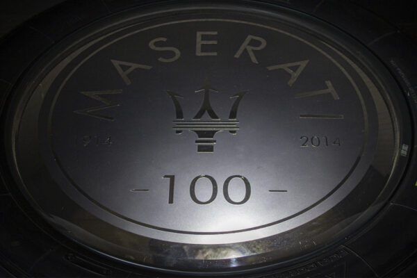 Mesa de Vidro Maserati para decoração - Ele Vai Pra Escola - Image 2